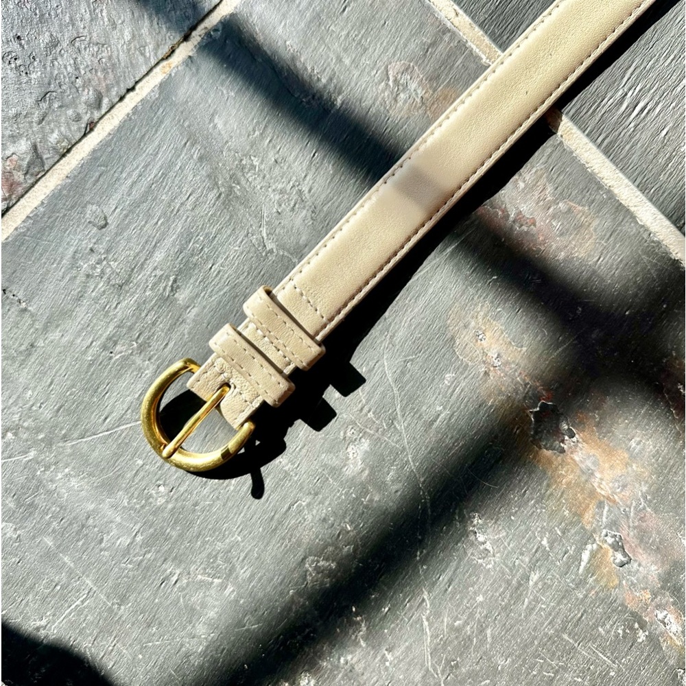 NEXT TO NEW COACH LEATHER BELT WITH SOLID BRASS BUCKLE. SIZE 2XL OR 44’ BEIGE - Picture 10 of 11